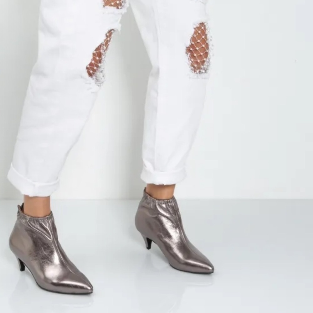 Jeffrey Campbell Zosia Metallic Silver Booties
Size 7.5 • Great Condition